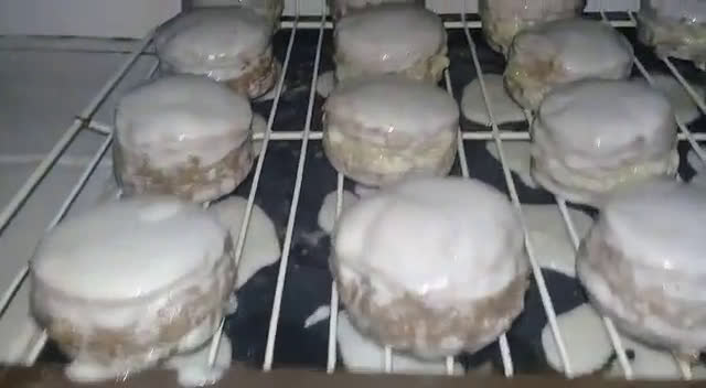 Foto del paso 9 de la receta: Alfajores de chocolate, pasteleras y baño de nieve!!
