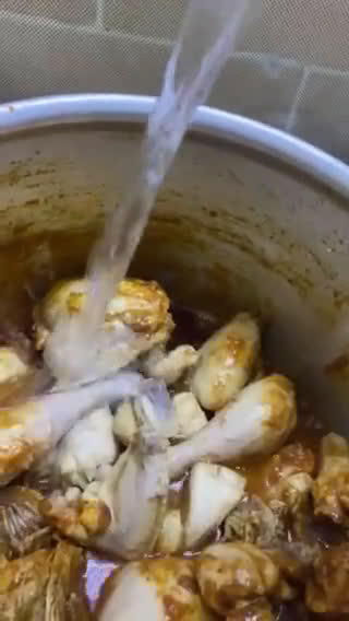 صورة لخطوة 4 من وصفة ملوخيه يمنيه مع الطماطم لذيذه جدا مع سر الوصفه 👌🇾🇪