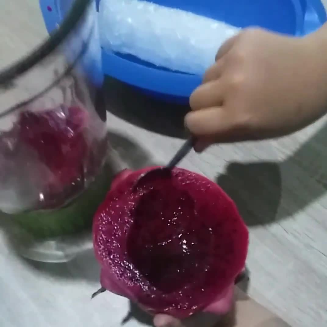 Foto langkah ke 1 dari resep Jus buah naga.