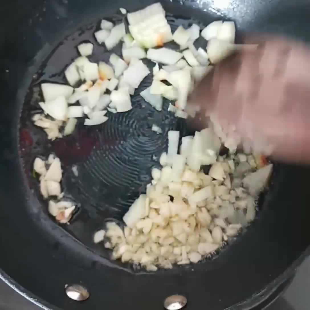 Foto langkah ke 1 dari resep Shakshuka (North African Pouch Eggs).