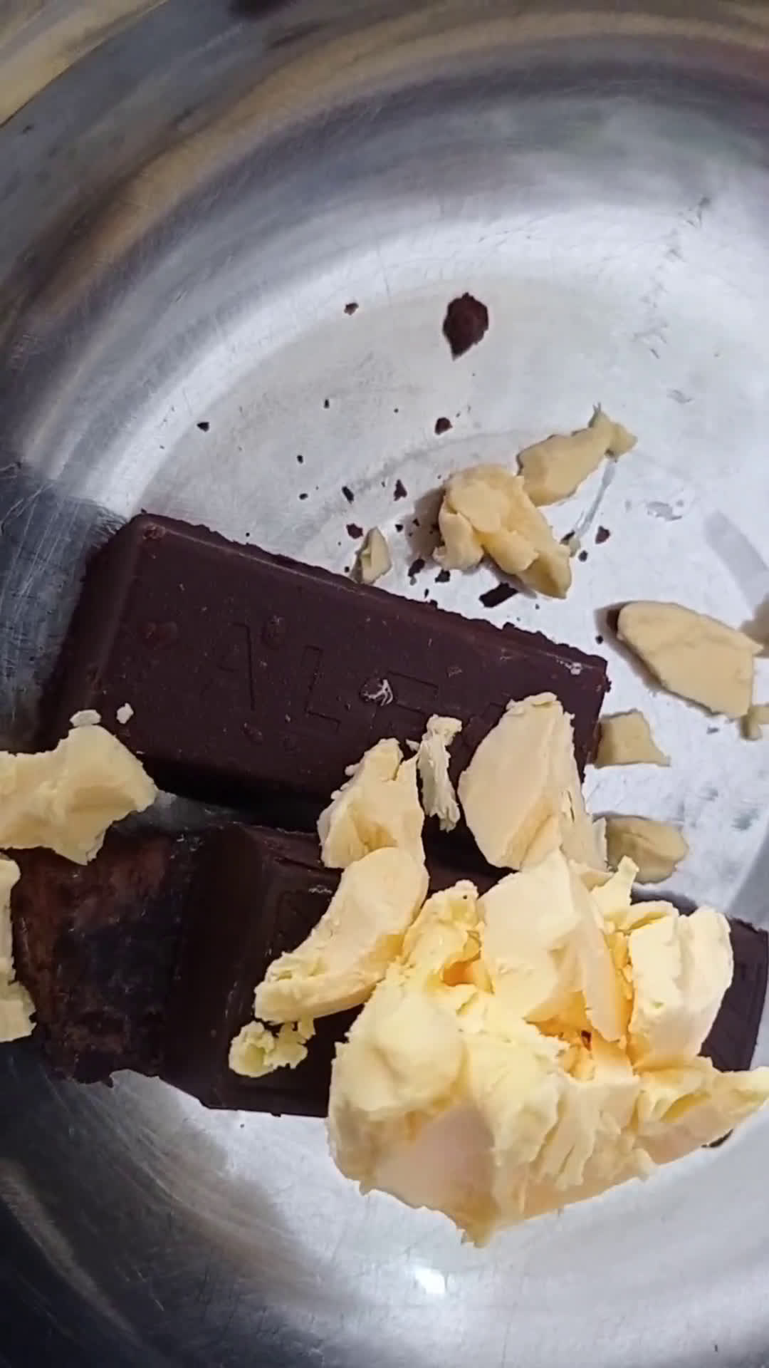 Foto langkah ke 1 dari resep Fudgy brownies shiny crust.