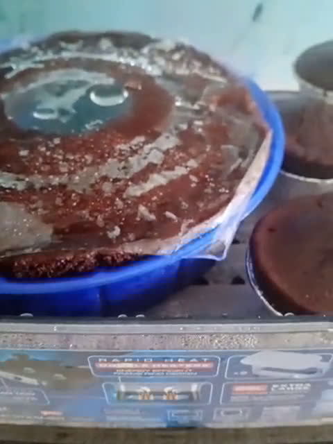 Gambar langkah 5 resipi Kek chocolate moist by ummi rizqi.