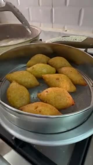 صورة لخطوة 3 من وصفة كبيبة البرغل والبطاطس باللحم المفروم