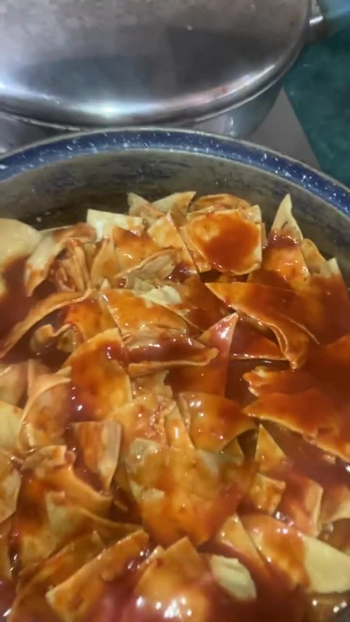 Foto del paso 2 de la receta: Chilaquiles rojos a la jaure