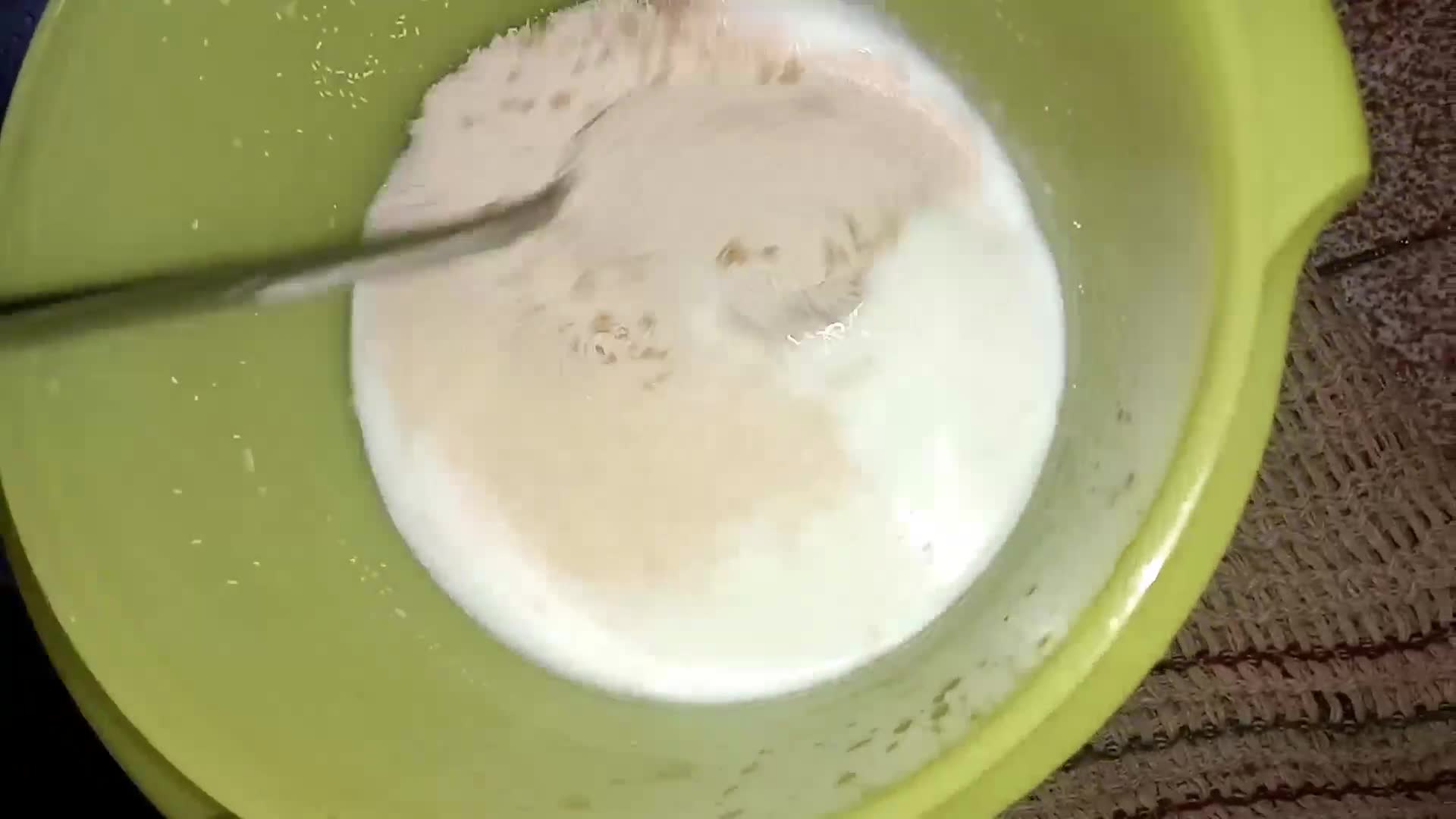 Foto del paso 1 de la receta: Facturas fáciles con crema pastelera y membrillo