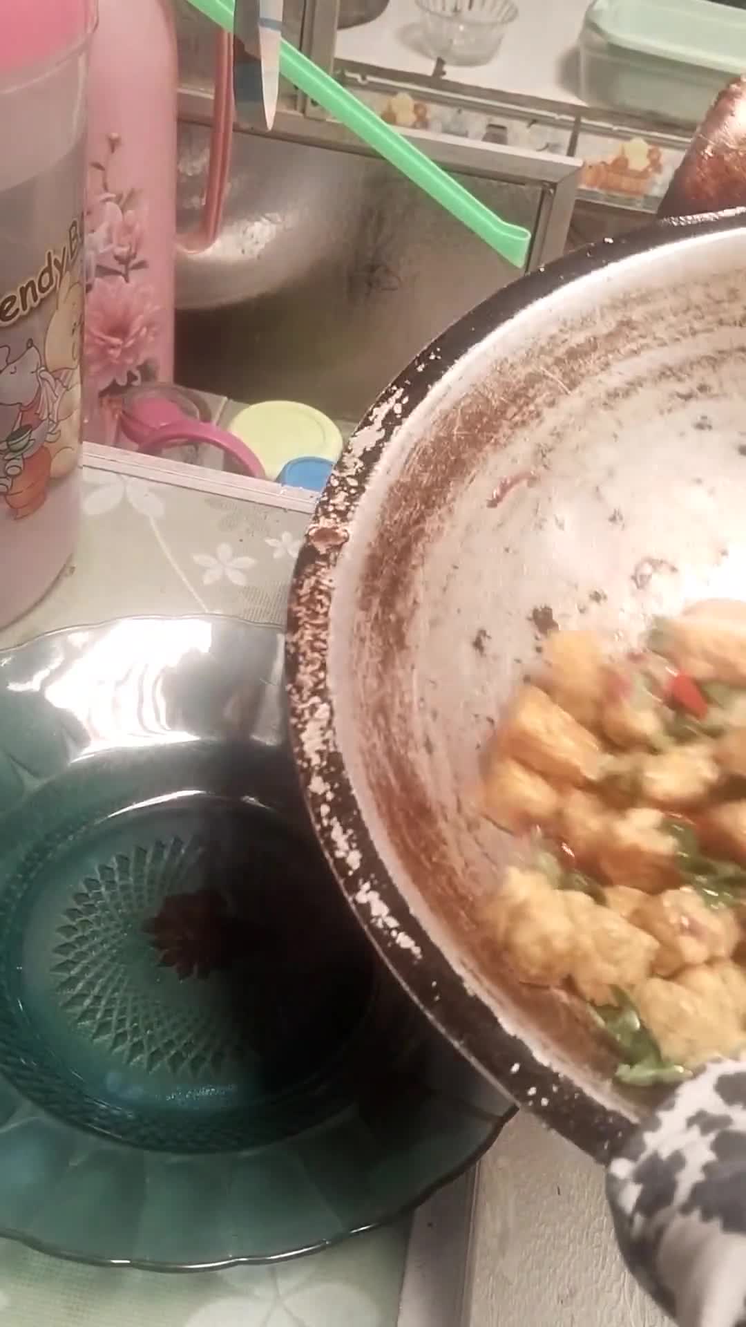 Foto langkah ke 5 dari resep Oseng tempe daun kemangi.