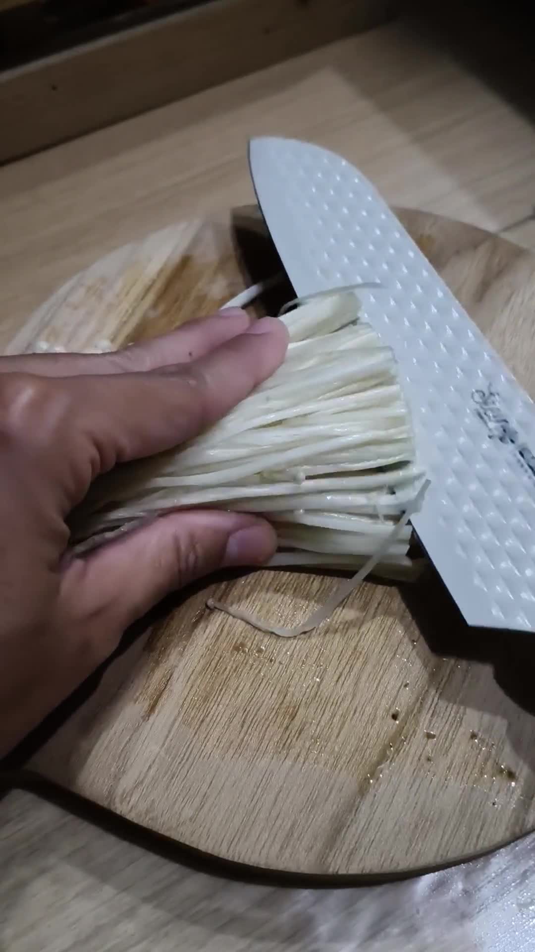 Foto langkah ke 4 dari resep Indomie Hype abis Jamur Enoki.