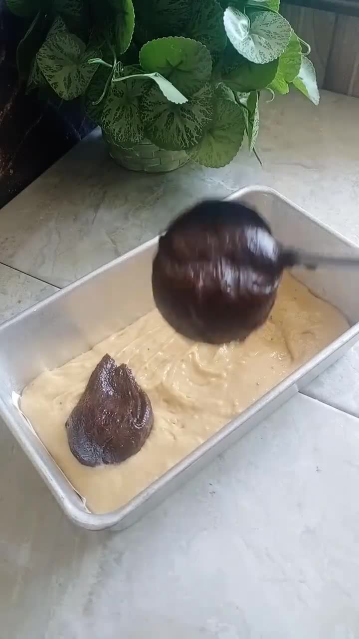 Gambar langkah 5 resipi Kek Pisang Coklat.