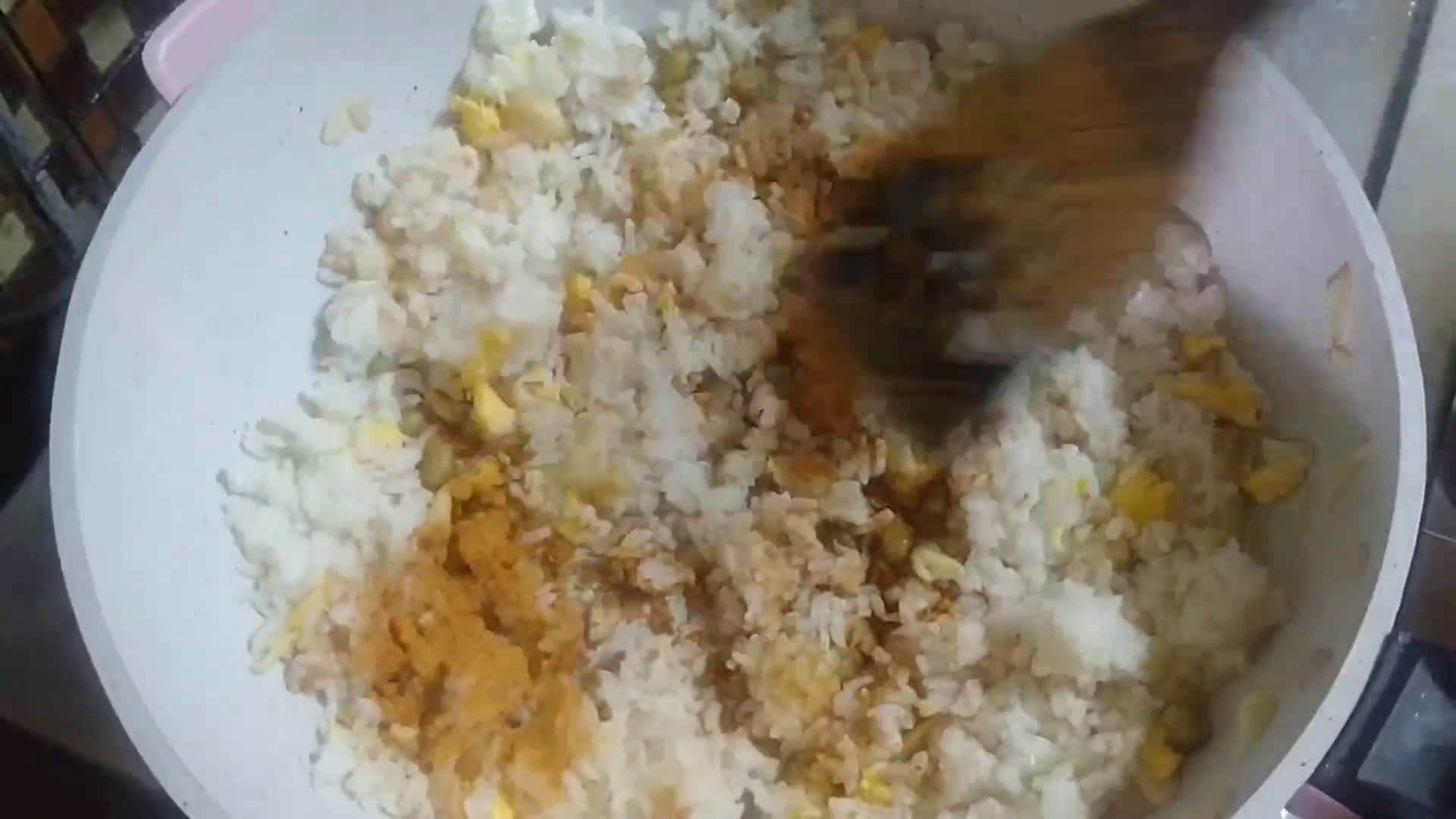 Foto langkah ke 3 dari resep 176. 🍳Nasi Goreng Telur 🍳.