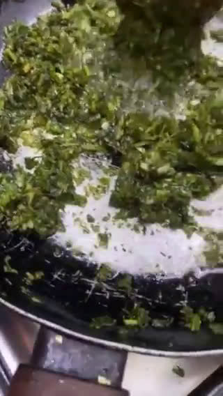 صورة لخطوة 6 من وصفة ملوخيه يمنيه مع الطماطم لذيذه جدا مع سر الوصفه 👌🇾🇪