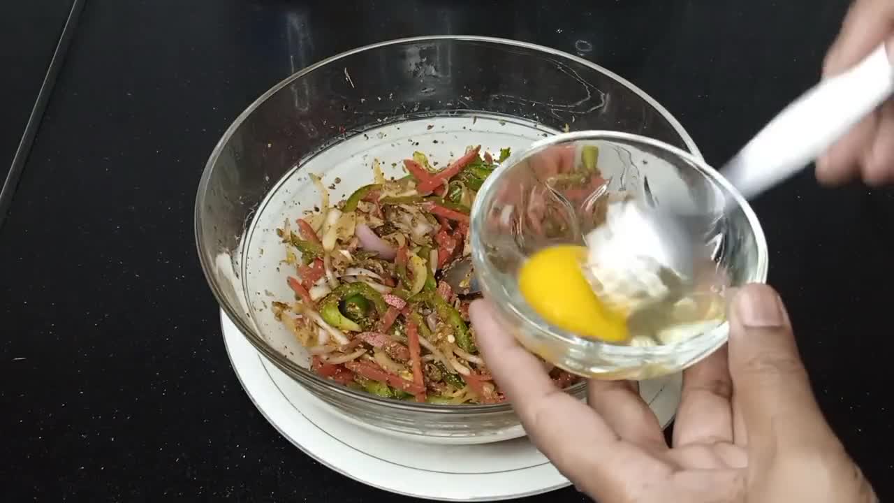 A picture of step 3 of Noodles pakora.