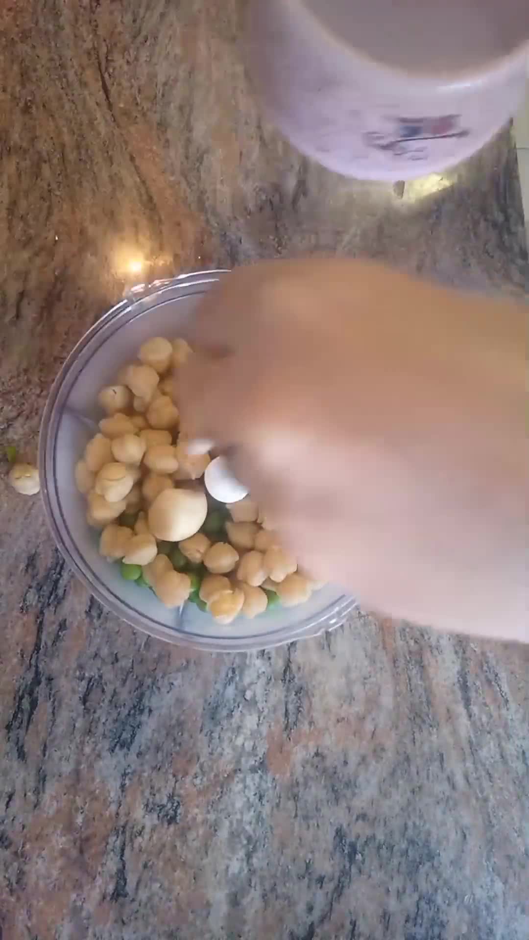 Foto del paso 1 de la receta: Hummus de guisantes y menta 🌱🥄