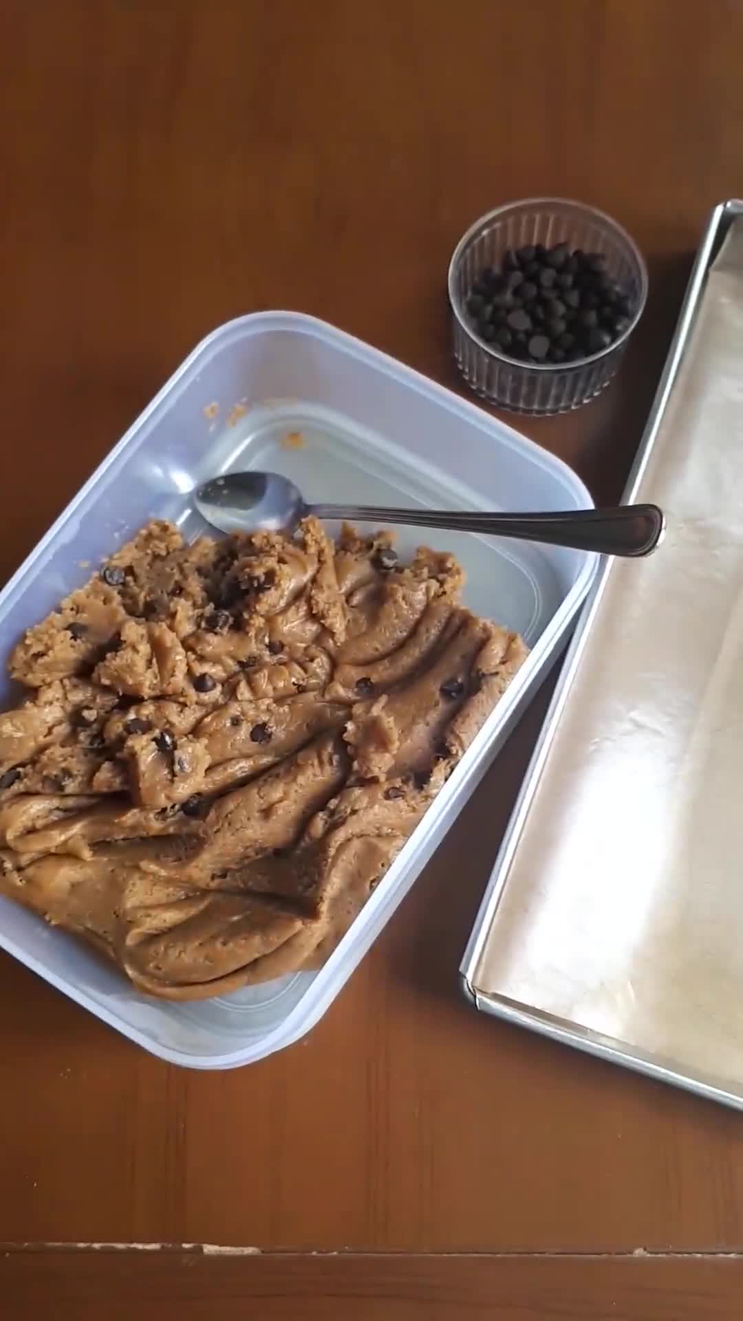 Foto langkah ke 3 dari resep Chocochip cookies #45.