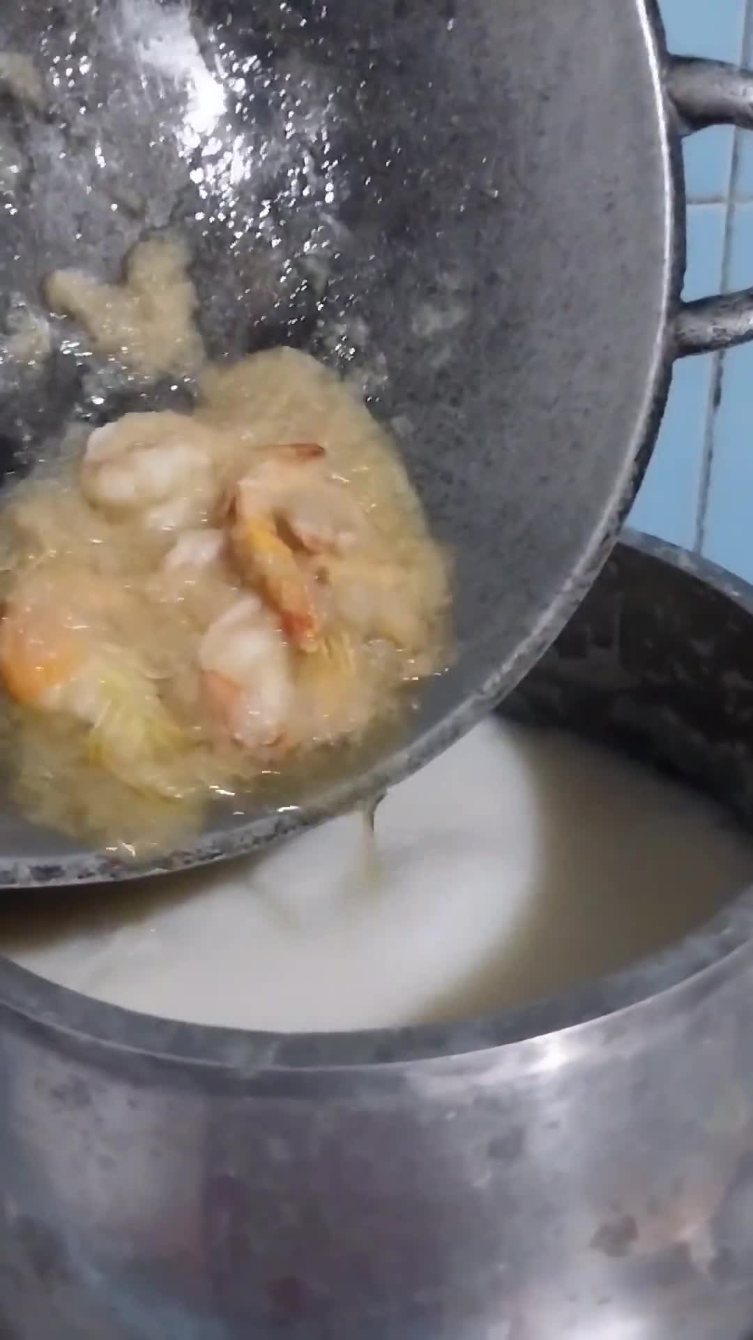 Foto langkah ke 5 dari resep Bubur Udang Sangkulirang Kutim.