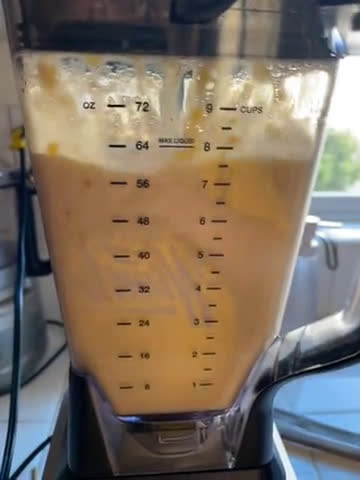 A picture of step 4 of Mango Shake.
