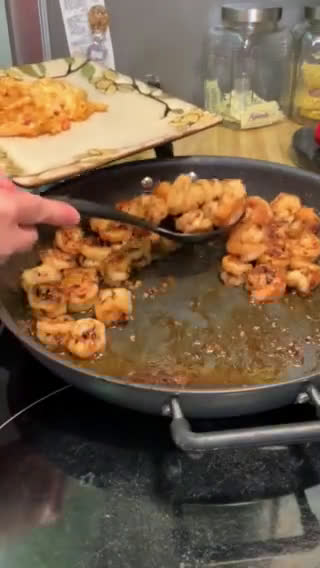 Foto del paso 4 de la receta: Camarones Al Mojo de Ajo #lacocinadeconsuelo