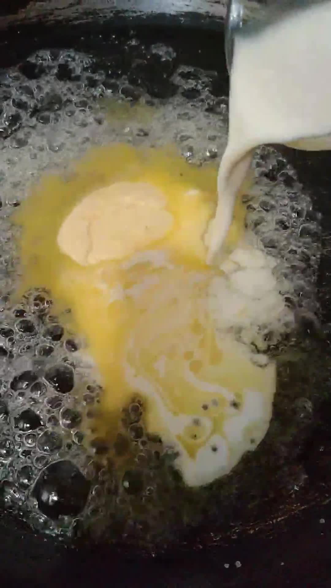 Gambar langkah 2 resipi Popcorn roti caramel.