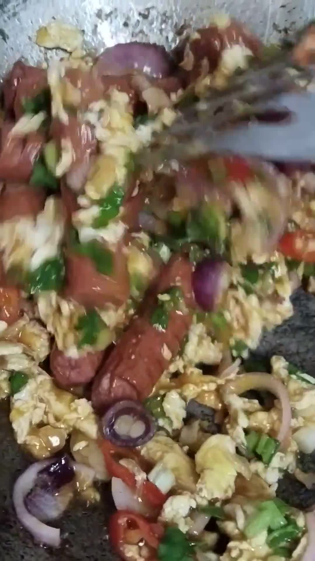 Gambar langkah 3 resipi Sosej telur masak sos.