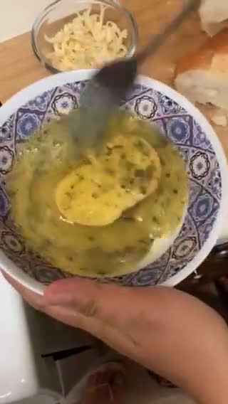 A picture of step 2 of Bread Digg (Dip in Egg)/ Roti Celup Telur.