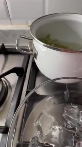 صورة لخطوة 3 من وصفة سلطة فاصوليا خضراء باللوز