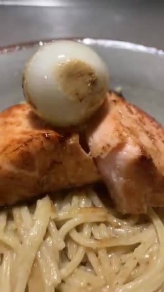 Foto del paso 6 de la receta: Salmón 🍣 Encebollado