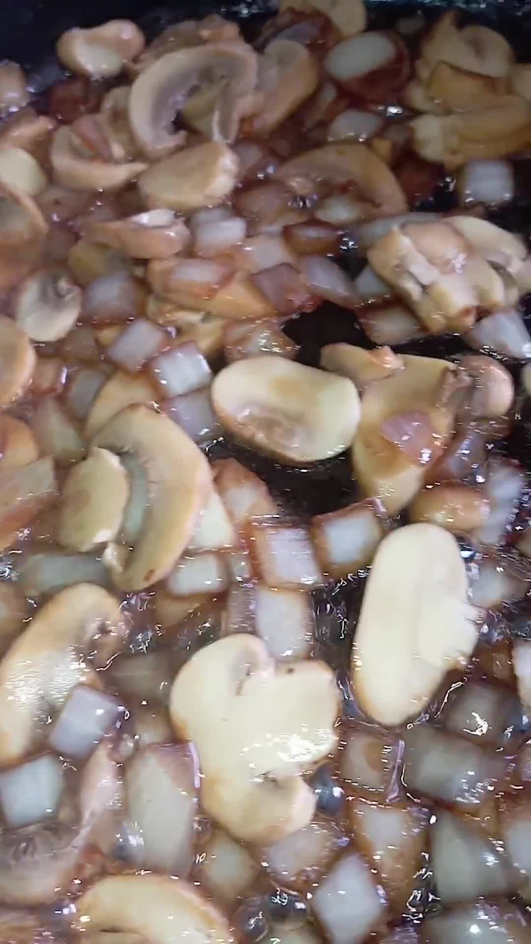 Foto del paso 4 de la receta: Sorrentinos veganos de algas con salsa de champignones