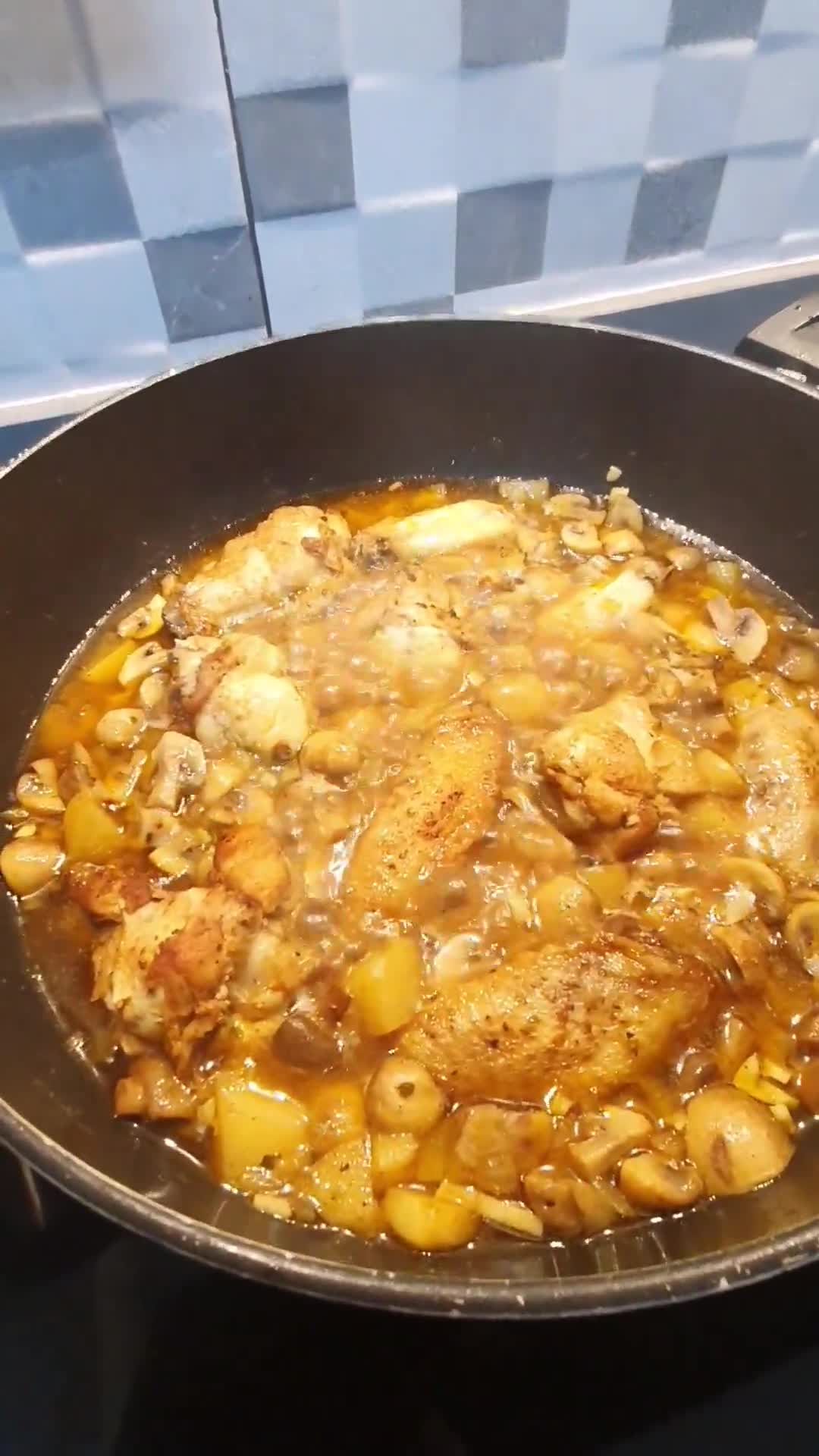 Foto del paso 3 de la receta: Alitas de pollo al vino