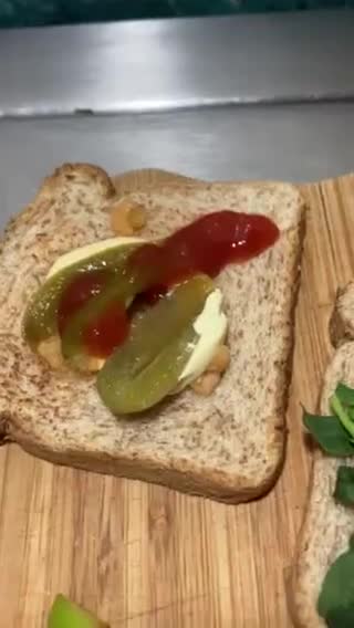 Foto del paso 1 de la receta: Sándwich 🥪 de huevo