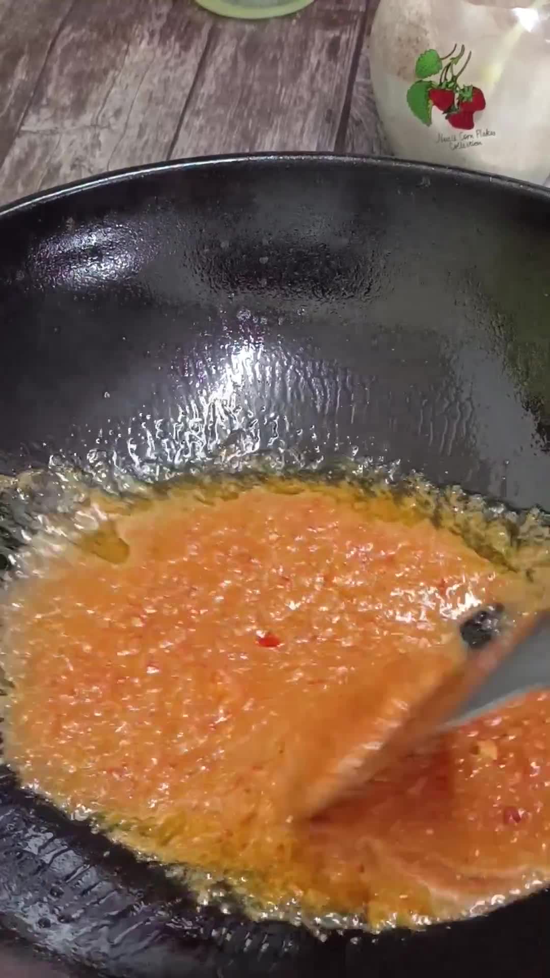 Gambar langkah 2 resipi Sambal Strawberry Ikan Masin.