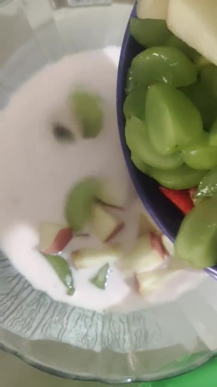 Foto langkah ke 3 dari resep Sop Buah Yogurt.