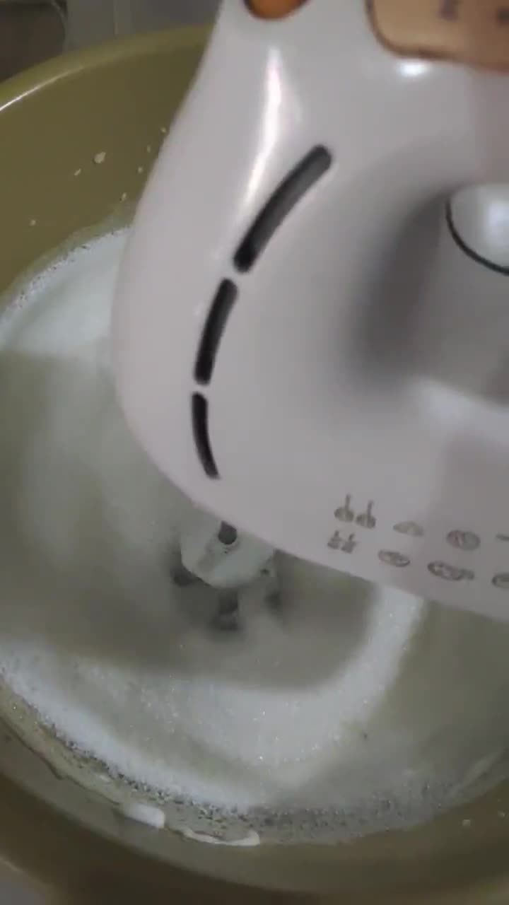 Foto langkah ke 3 dari resep Marmer Butter Cake Putih Telur.