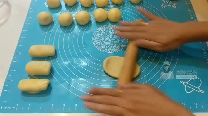 Foto langkah ke 6 dari resep Bolen Pisang Tanpa Korsvet (Ide Jualan).