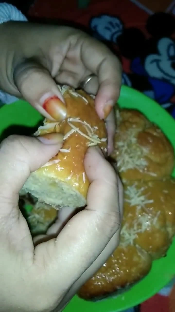 Foto langkah ke 4 dari resep Roti sobek.