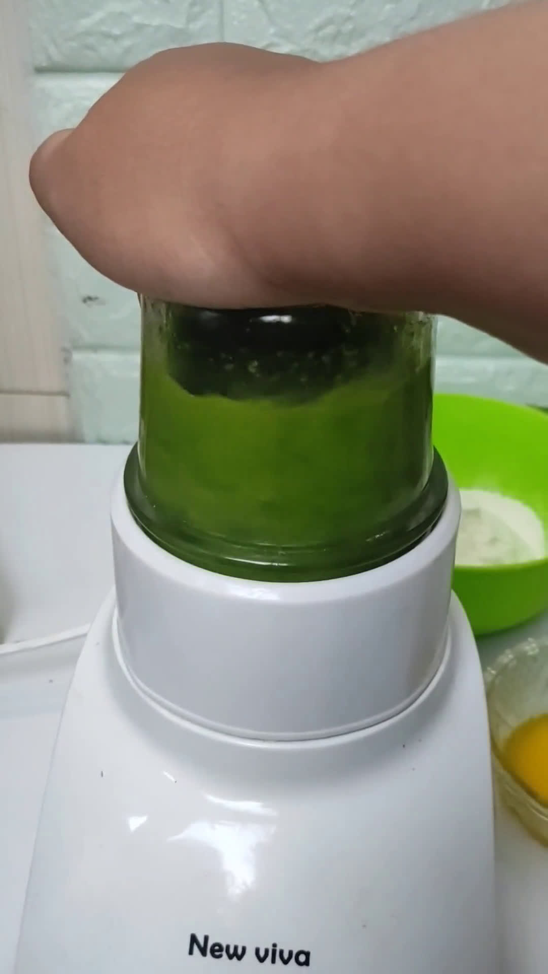 Foto langkah ke 2 dari resep Kue Jalan Pandan Teflon.