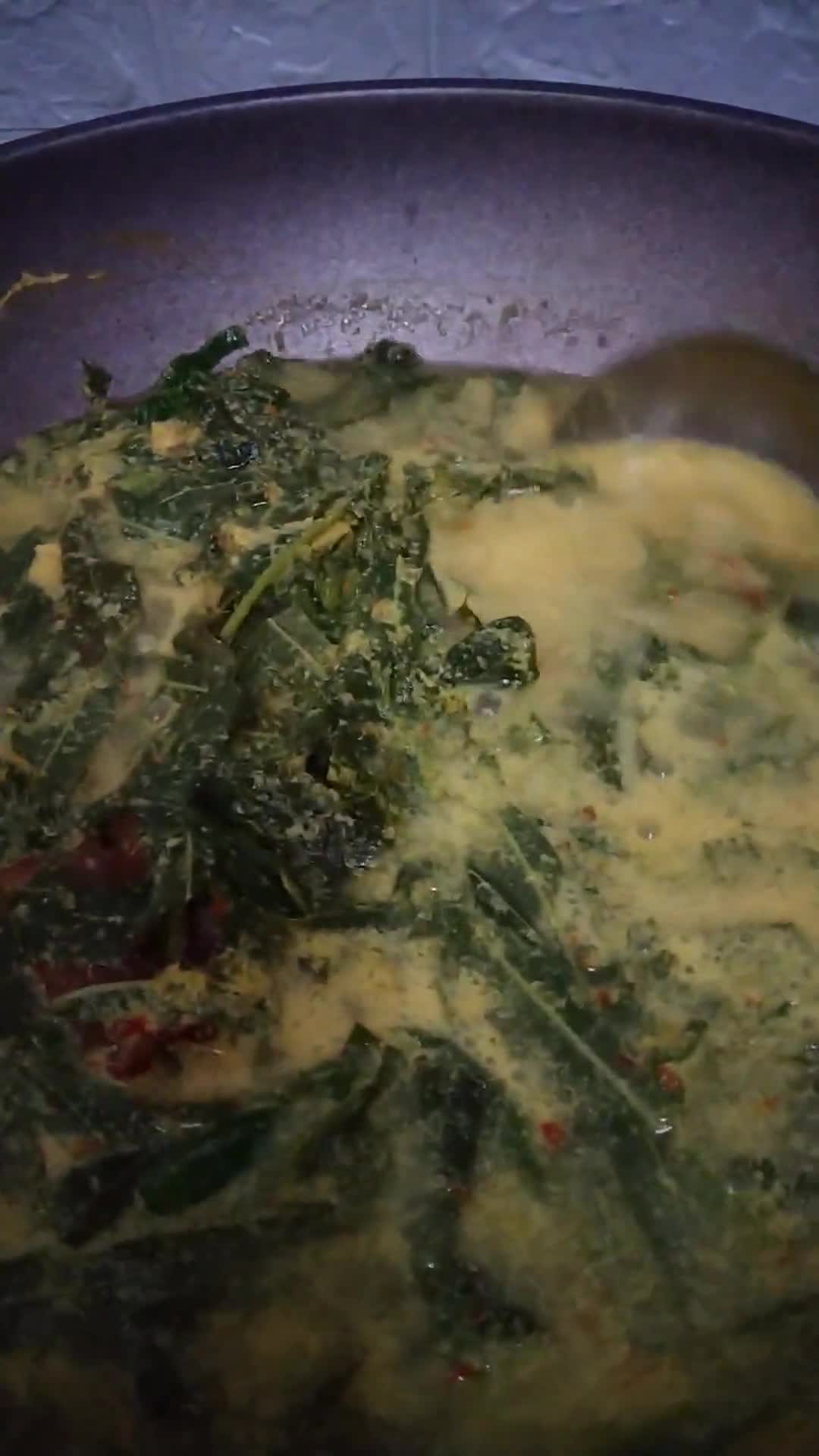 Gambar langkah 1 resipi Masak lemak pucuk ubi.