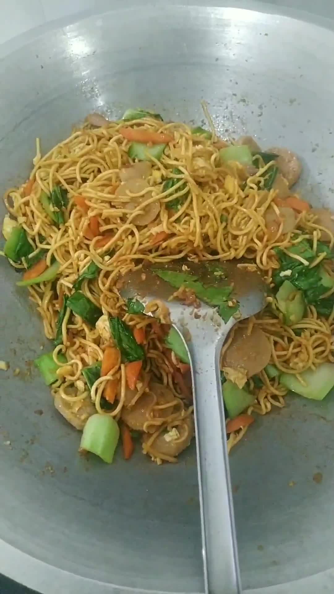 Foto langkah ke 4 dari resep Mie Goreng Simple ala D'Raraz.