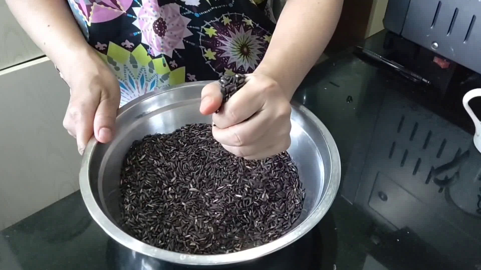 Foto langkah ke 1 dari resep Bubur kacang hijau ketan hitam.