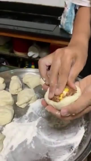 Hình bước làm 4 của món Bánh bao phômai