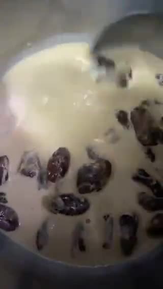 صورة لخطوة 1 من وصفة كيكة التمر بالقهوة