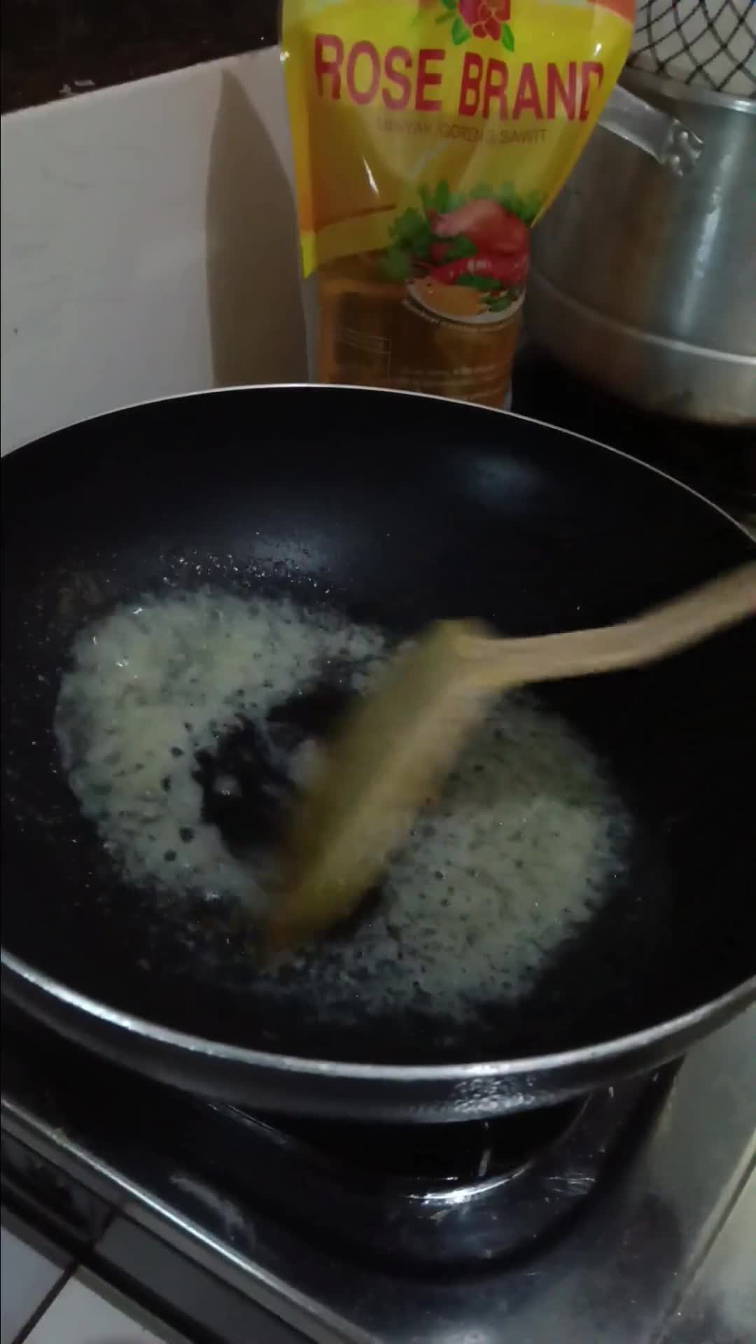 Foto langkah ke 2 dari resep Risoles rogout sayur lipat amplop dan segitiga.