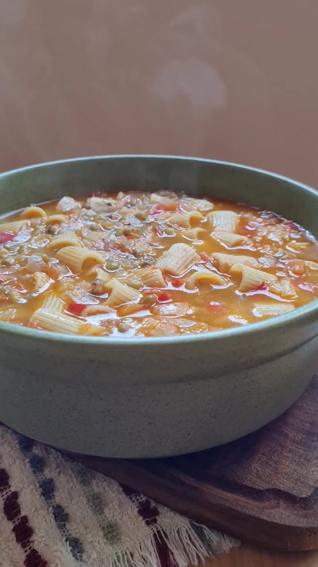 Foto del paso 3 de la receta: Sopa de fideos cortos con porotos mung 🫘 enriquecida