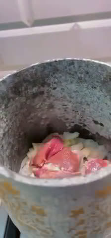 صورة لخطوة 2 من وصفة لحم بالباميه بالقدر الحجري