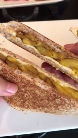 Foto langkah ke 6 dari resep Banana Sandwich Simple dan Mudah.