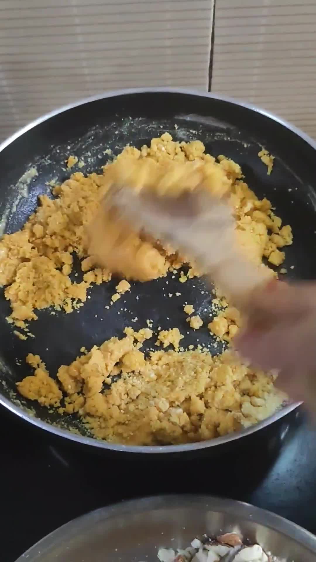 रोस्टेड़ ड़्राईफ्रूटस लङ्डू रेसिपी चरण 2 फोटो