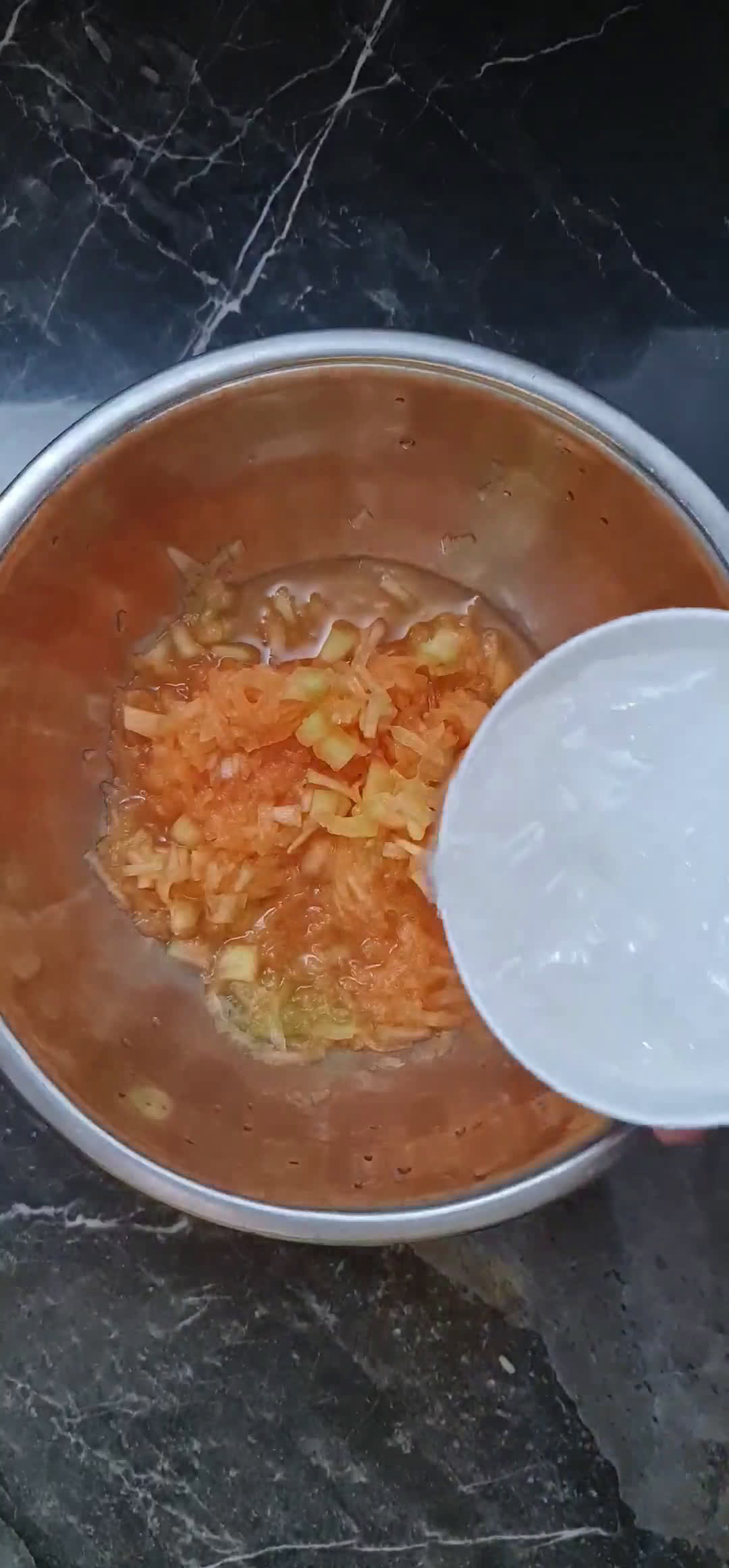 Foto langkah ke 2 dari resep Es Melon Serut Nata De Coco.