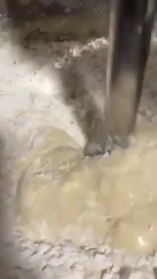 Foto del paso 4 de la receta: Coca con turrón de almendra