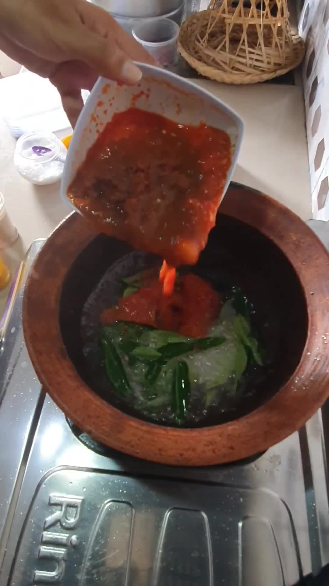 Foto langkah ke 2 dari resep Tumis Kepala Ikan.