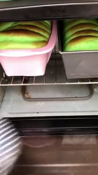 Foto langkah ke 5 dari resep Roti Sisir Pandan ❤️✨.