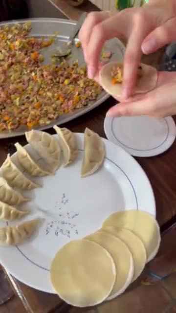 Foto del paso 2 de la receta: Dumplings 🥟 (Gyozas de carne y verduras)