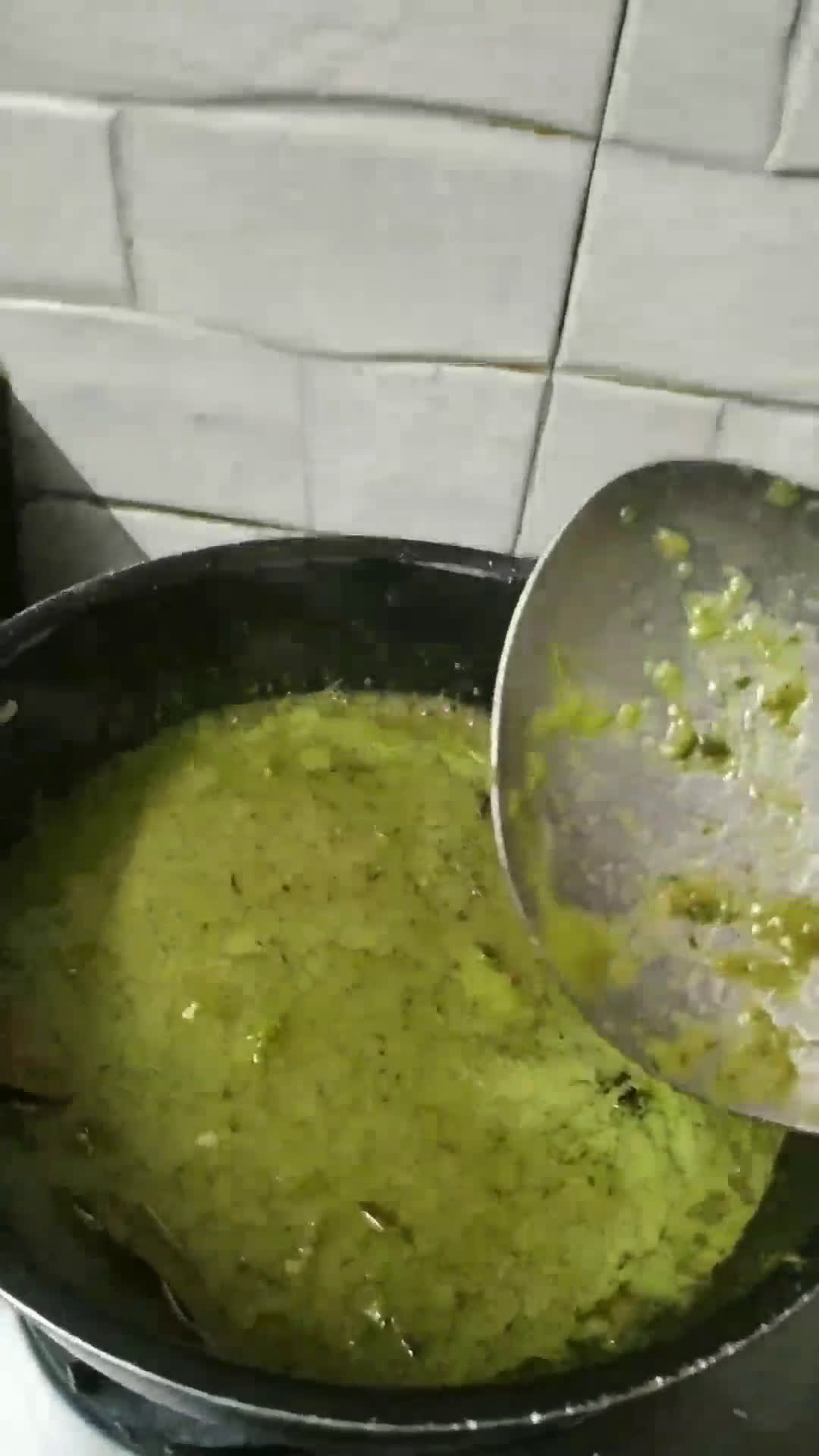 ग्रीन चिकन मसाला (green chicken masala recipe in marathi) रेसिपी स्टेप 4 फोटो 